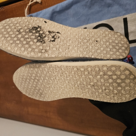 Toms - Picture 3 of 3